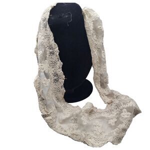 Vintage Lace Loop 38in long 4in wide